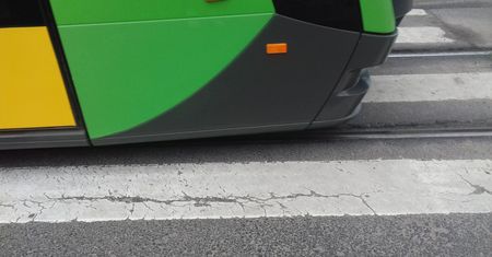 OŚMIOLATEK ŚMIERTELNIE POTRĄCONY PRZEZ TRAMWAJ WBIEGŁ NA CZERWONYM ŚWIETLE?