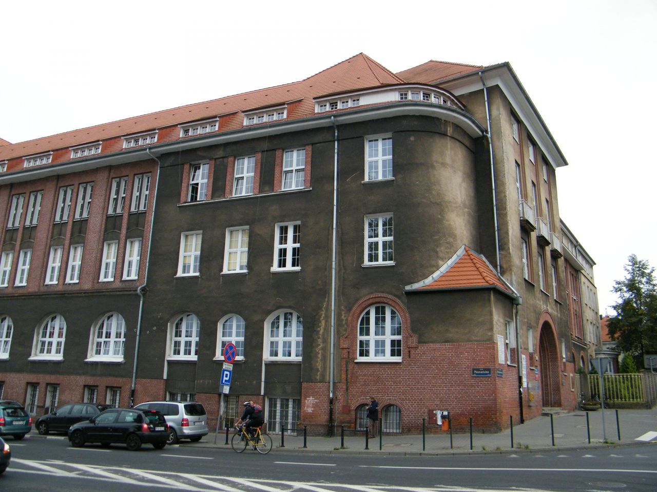 Koronawirus w szpitalu im. Raszei w Poznaniu. Jeden oddział zamknięty, wstrzymano porody rodzinne