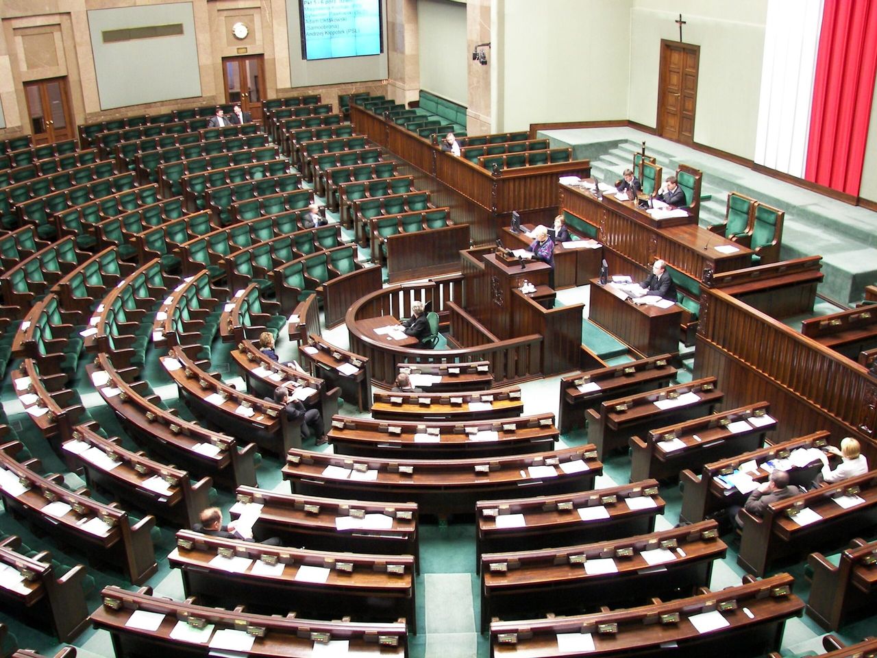 Ipsos: PiS wygrywa wybory parlamentarne z poparciem 43,6 proc. wyborców. Sześć partii w Sejmie, PiS z 239 mandatami