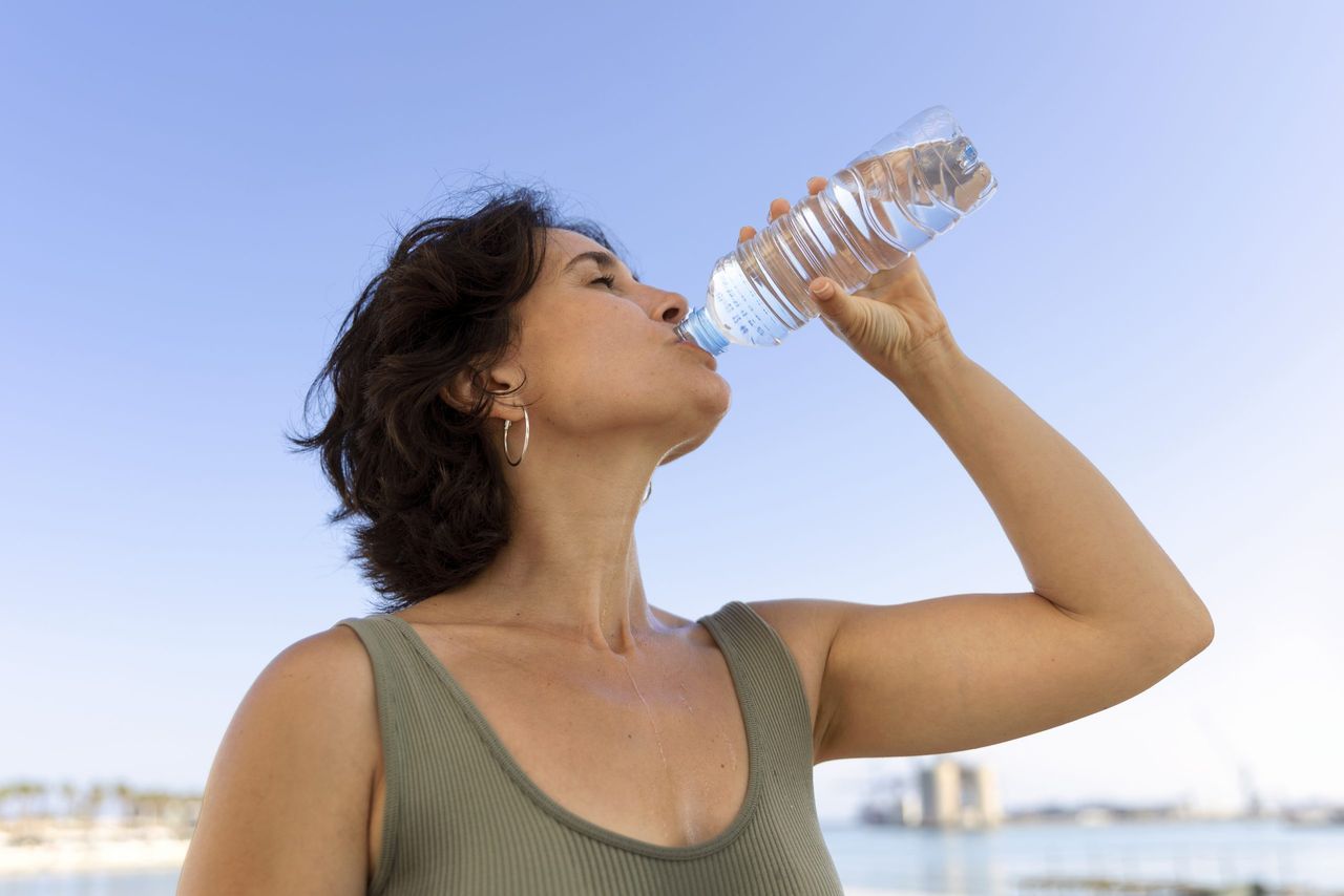 woda do picia może ci zaszkodzić w większej ilości, fot. freepik