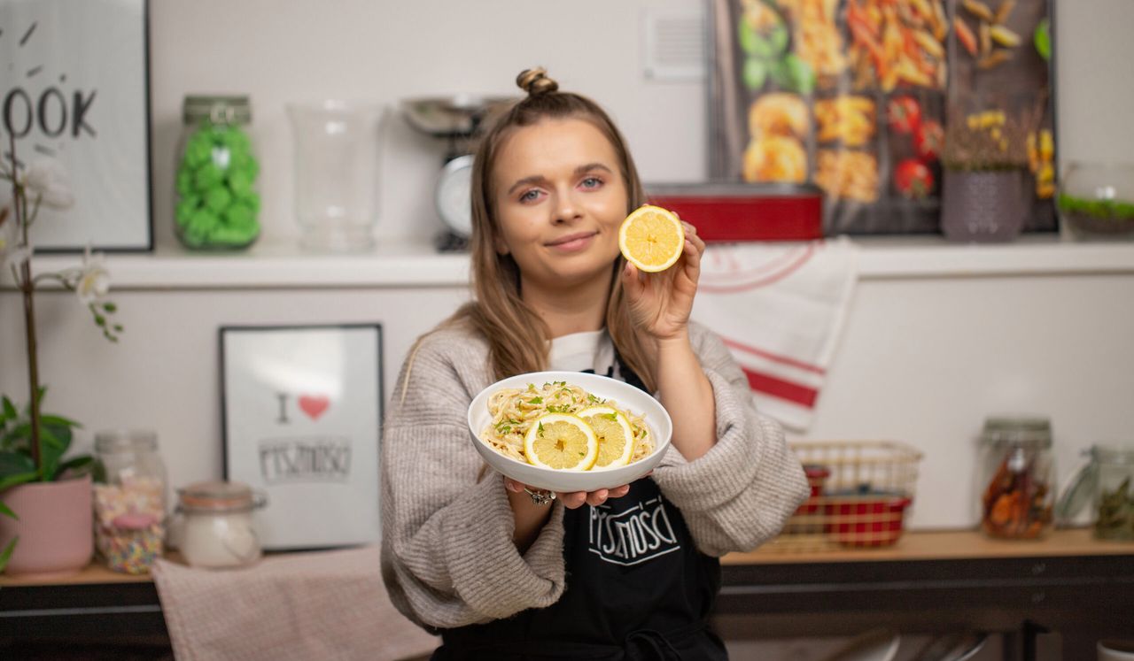 Makaron w kremowym sosie cytrynowo czosnkowym. Idealna pasta na lato