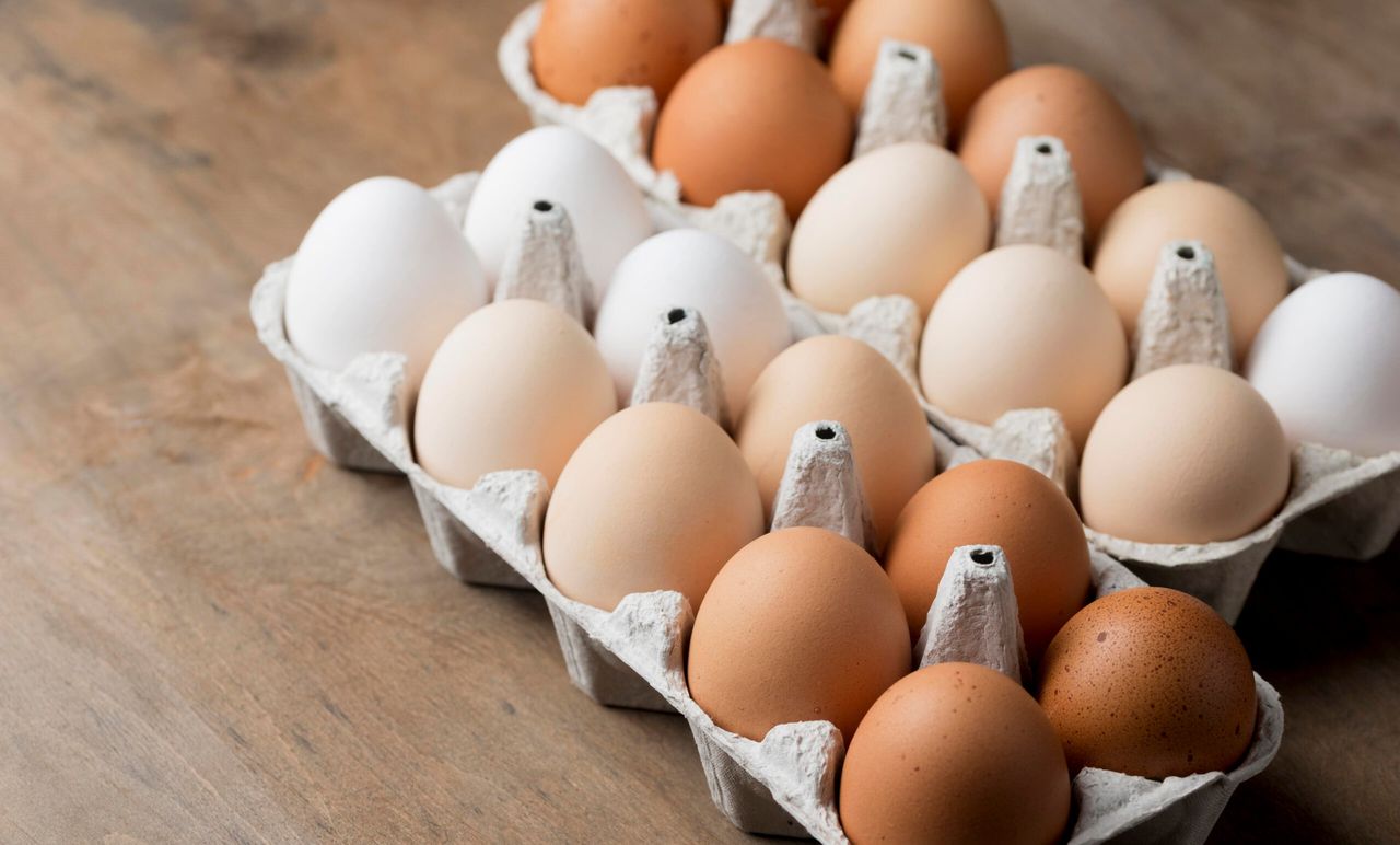 Znana sieć sklepów wycofuje jajka. Ich zjedzenie jest bardzo niebezpieczne dla zdrowia