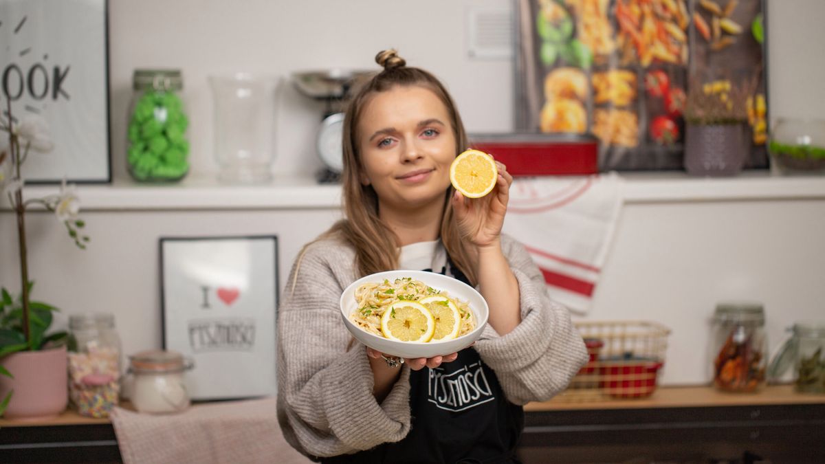 Makaron w kremowym sosie cytrynowo-czosnkowym- Pyszności