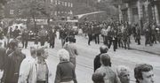 Transport i montaż w otoczeniu tłumów – 42 lata temu rozpoczął się montaż Pomnika Ofiar Poznańskiego Czerwca ’56