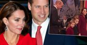 Kate i William z dziećmi na koncercie kolęd. Charlotte w stylizacji takiej jak mama oraz George, który niedługo przerośnie rodziców. To dopiero świąteczna kartka