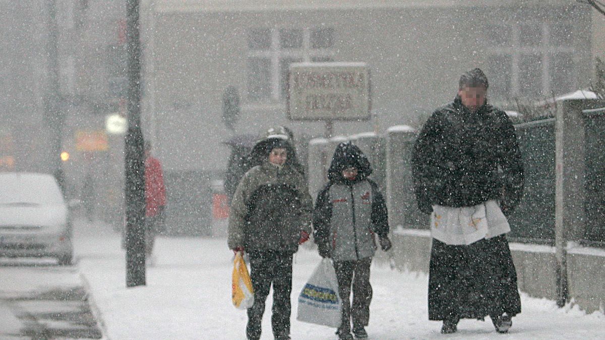 Nastolatek podczas wizyty po kolędzie zobaczył jak żyje niepełnosprawna i oddał jej pieniądze