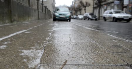 Pogoda. "Szklanka" na drogach. "Auta leżą w rowie co kilka metrów"