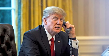"Wciąż wierzysz w Świętego Mikołaja?" Oburzenie po rozmowie Trumpa z małym chłopcem