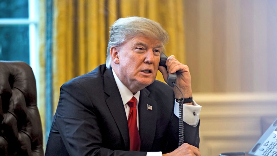 Wciąż wierzysz w Świętego Mikołaja? W twoim wieku to już chyba rzadkość? - powiedział prezydent USA