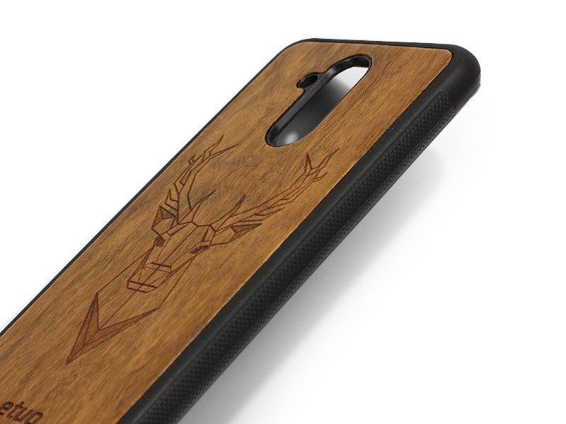 Drewniane etui na telefon.