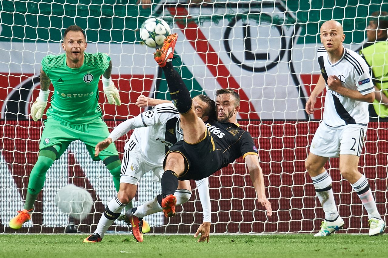 Grają już 90 lat! Co wiesz o Polskiej Lidze Piłki Nożnej?