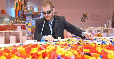 Lego stworzy instrukcję dla osób niewidomych, aby każde dziecko mogło układać kultowe klocki