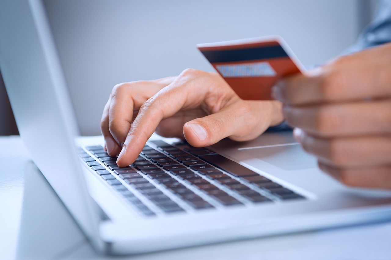 Jak płacić w internecie? Bezpieczne i proste opcje dla kupujących online