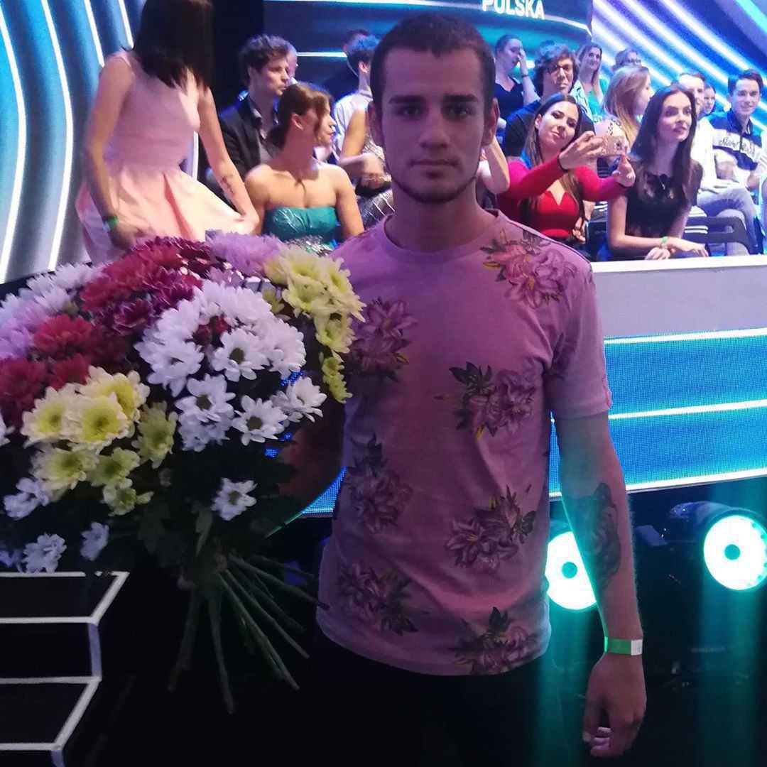 Oleh z prezentem dla Madzi na finale Big Brothera