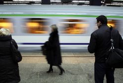 Zablokowana linia z Warszawy do Białegostoku. Incydent na przejeździe