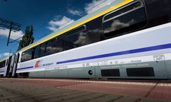 Paraliż na kolei. Pociąg PKP Intercity "Ustronie" utknął w polu. Gigantyczne opóźnienie