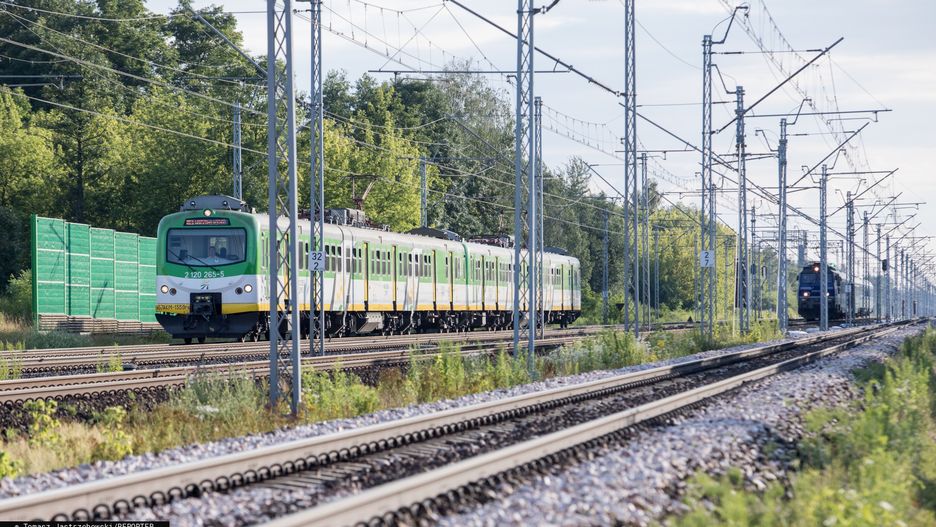 Warszawa. Pociąg Kolei Mazowieckich śmiertelnie potrącił człowieka, do wypadku doszło na Grochowie [zdj. ilustr.]