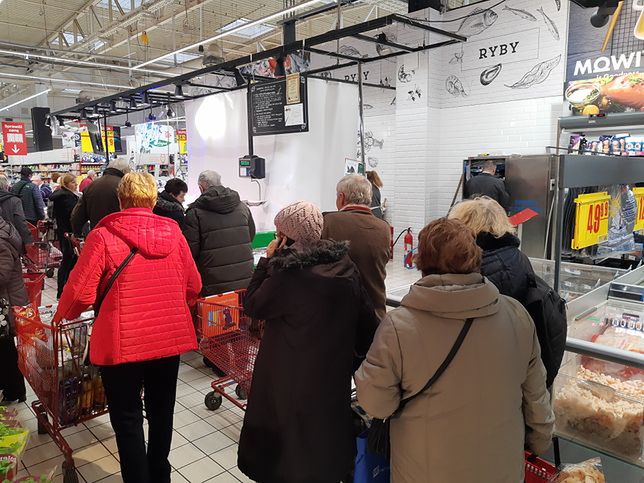 Pokazaliśmy, jak sprzedawane są karpie. Jest oficjalne stanowisko sieci Carrefour