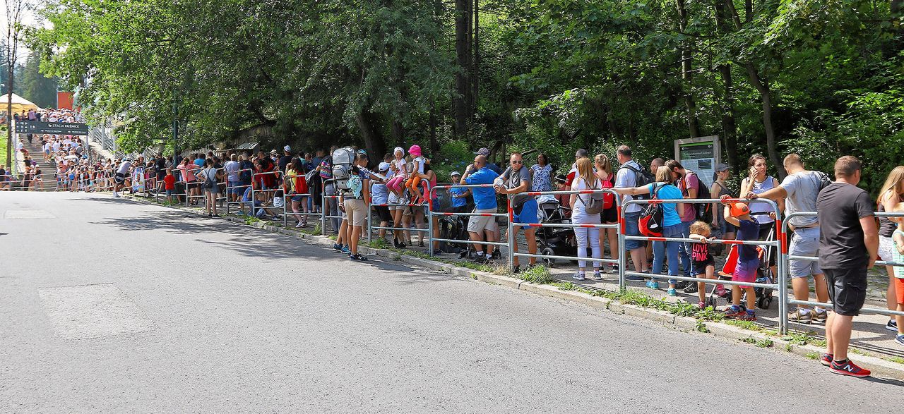 Oblężenie Kasprowego Wierchu. Kolejka na 4 godziny