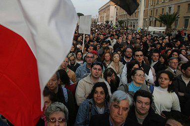 Dziesiątki tysięcy w kolejce do bazyliki