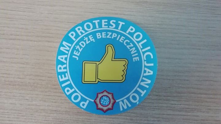 Logo poparcia policyjnego protestu.