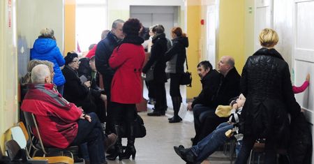 Da się zmniejszyć kolejki do lekarzy? Trzaskowski ma na to lekarstwo