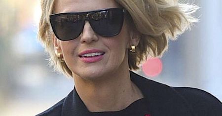 Magda Mołek z synkiem zaszyli się w lesie! Wielka gwiazda TVN-u wybrała się na intymny spacer!