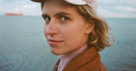 Marcjanna Lelek zrobiła coming out, a jeszcze nie pochwaliła się bratem. Mężczyzna to gwiazda hitów Netflixa!