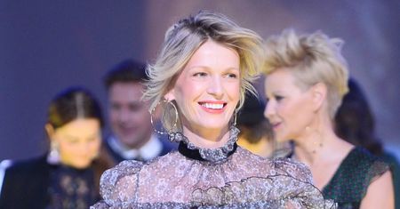 Zachwycająca i uśmiechnięta Magda Mołek na ramówce TVN. Ciąża jej służy