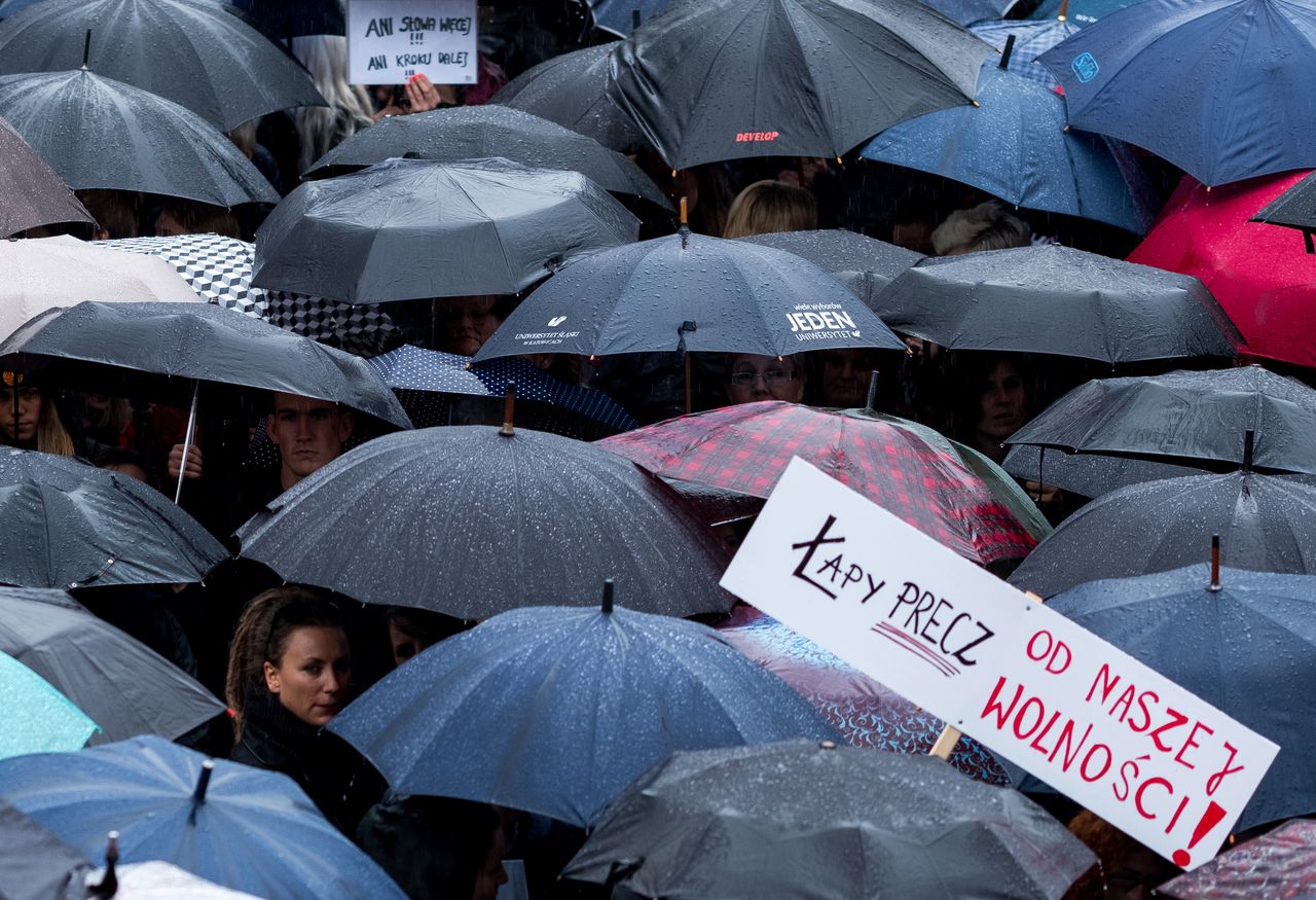 Statyści na protestach. Nieco inne spojrzenie na społeczne zrywy i manifestacje