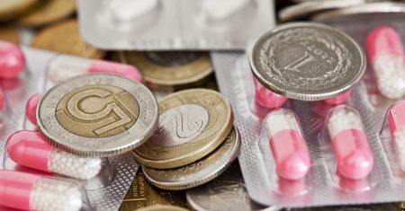 Zarabiali 600 tys. zł miesięcznie na wywozie leków. Grozi im 10 lat