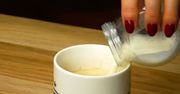 Jak spienić mleko? Zrobisz to w mniej niż minutę dzięki tej sztuczce