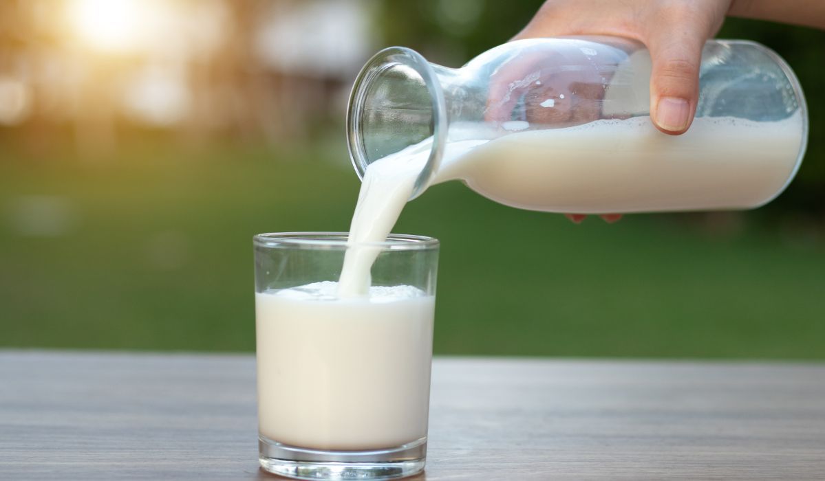 Nie wyrzucaj przeterminowanego mleka. Możesz je jeszcze mądrze wykorzystać