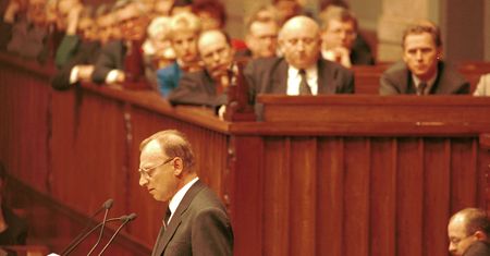 Sensacyjne doniesienia historyka IPN. Dotarł do nieznanych zapisków byłego premiera Mieczysława Rakowskiego