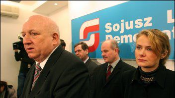 Józef Oleksy podczas konferencji prasowej