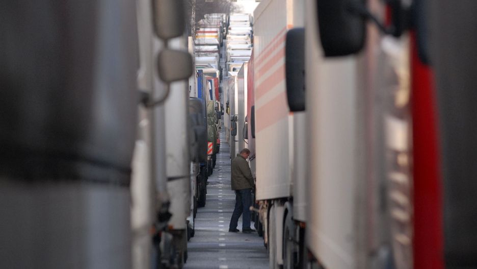 Zawodowi kierowcy tirów przyzwyczajeni są do życia w trasie