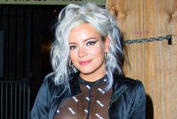 Lily Allen w bardzo odważnej stylizacji. Gwiazda pokazała piersi