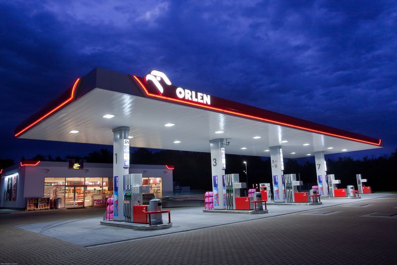 Orlen obniża ceny paliw na stacjach.