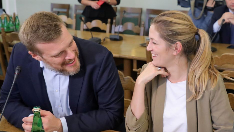 Adrian Zandberg i jego klubowa koleżanka, szefowa komisji ds. rodziny, Magdalena Biejat
