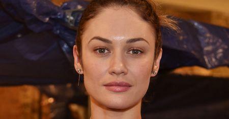 Olga Kurylenko ma koronawirusa. Odpowiada, dlaczego nie jest w szpitalu