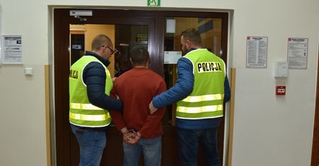 Mąż napadł i podpalił żonę. Policja poszukuje świadka i prosi o kontakt
