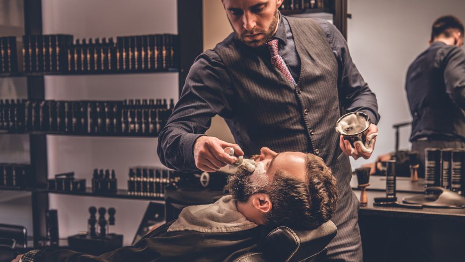 Przy dopasowaniu typu zarostu do twarzy możesz również liczyć na pomoc profesjonalnego barbera