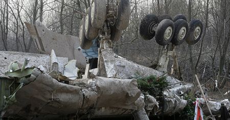Katastrofa smoleńska - wypadek czy zamach? Czas nie wpływa na zmianę odpowiedzi
