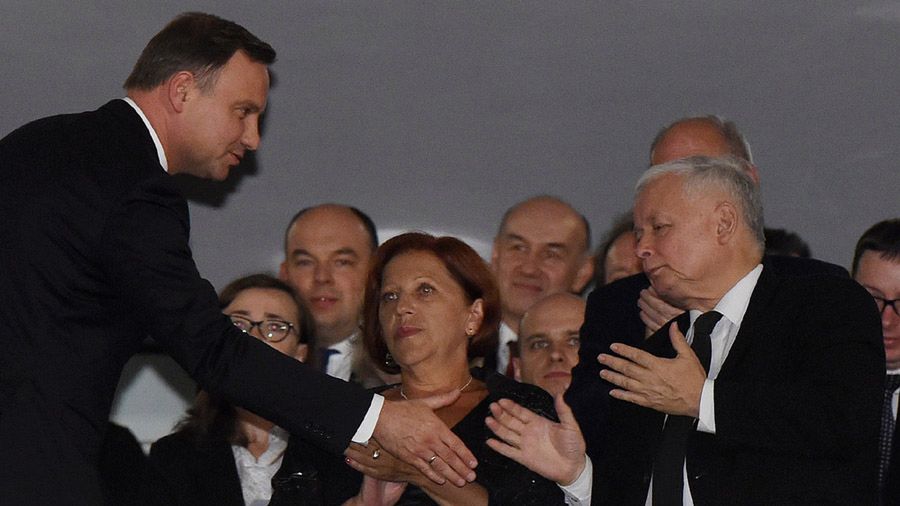 Prezes PiS i prezydent na premierze "Smoleńska" we wrześniu 