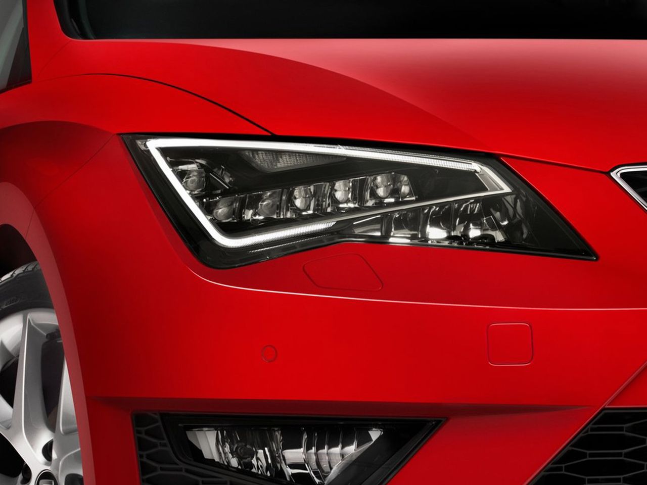 Rozpoznasz markę samochodu po przednich światłach?