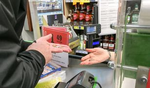 Czy kasjer ma obowiązek wydawania reszty? Sprawdziliśmy, co na to prawo i sklepy