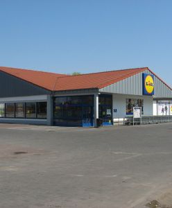 Internauci porównali ceny odzieży popularnej sieci dyskontów w Polsce i Wielkiej Brytanii. Różnice szokują