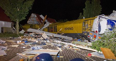 Pociąg wjechał do sklepu