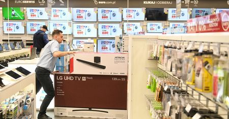 UOKiK w sklepach z elektroniką. Zbadał, co sprzedawcy mówią klientom