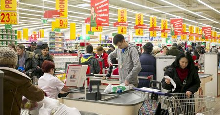 W Wigilię sklepy będą otwarte krócej. Do której godziny będą czynne dyskonty i markety? Sprawdziliśmy